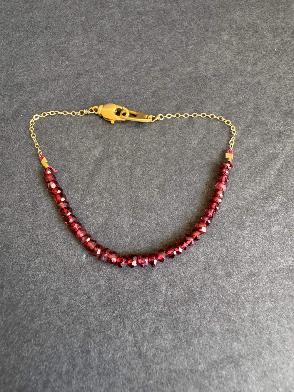 Garnet Red Beaded Bracelet Dainty Gold Tone Chain Maroon Bead 8.25" - Picture 8 of 9